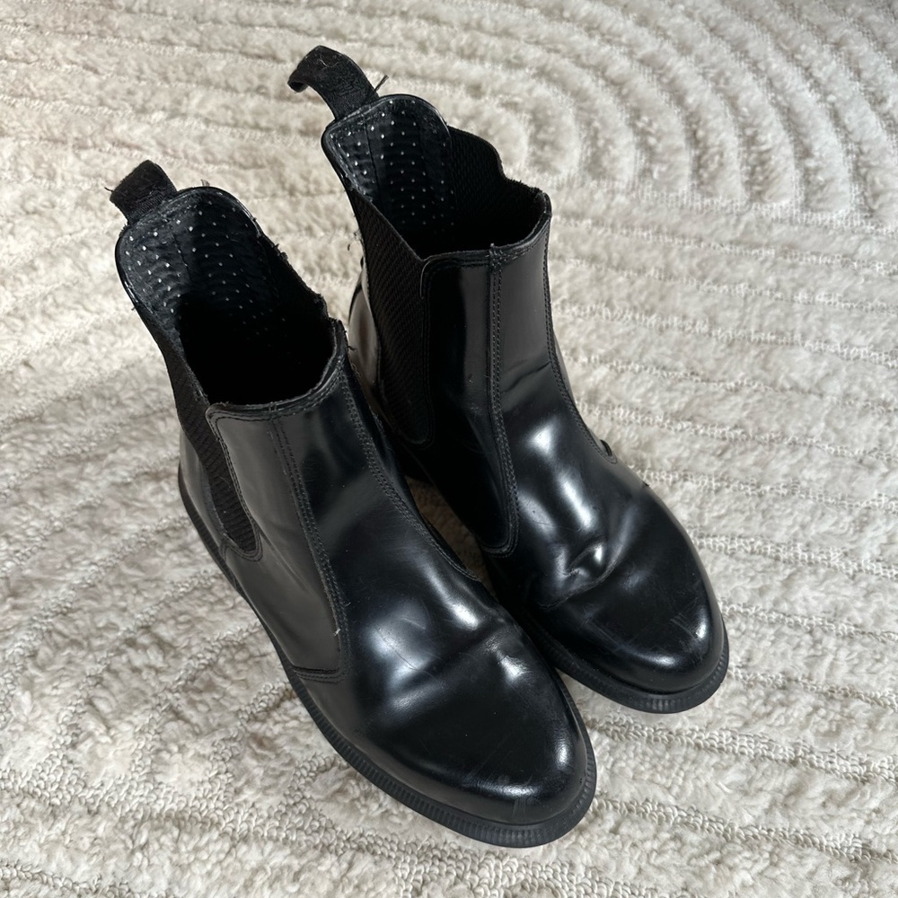 size 6 vegan chelsea Doc Martens